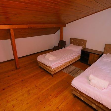 Wooden_Room_Hostel エレバン エクステリア 写真