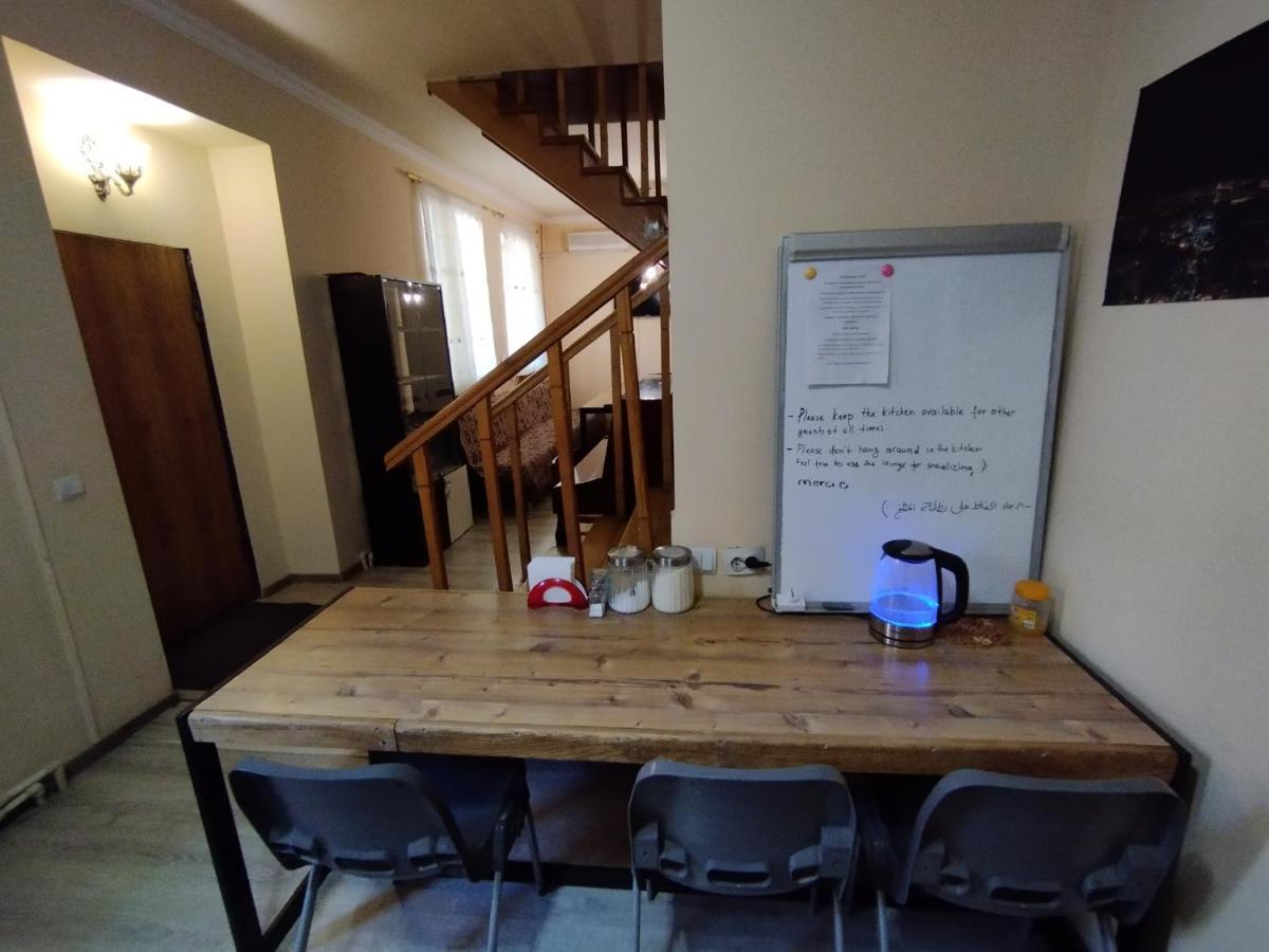 Wooden_Room_Hostel エレバン エクステリア 写真