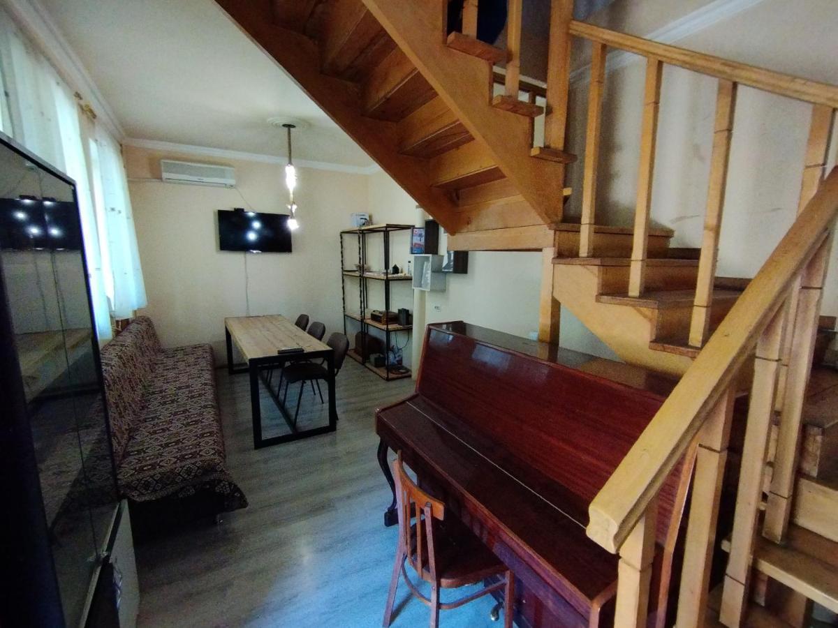 Wooden_Room_Hostel エレバン エクステリア 写真